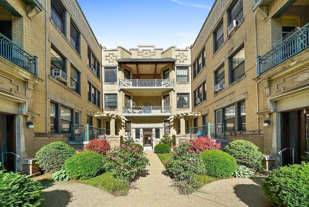 5514 S Cornell Ave in Chicago, IL - Building Photo
