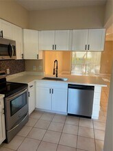 16609 Hemingway Dr in Weston, FL - Building Photo - Building Photo