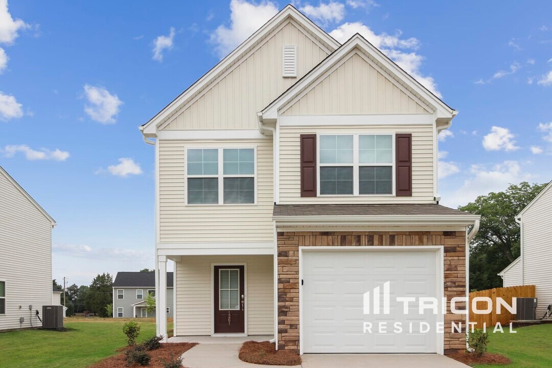 1261 Paramount Dr in Lyman, SC - Building Photo
