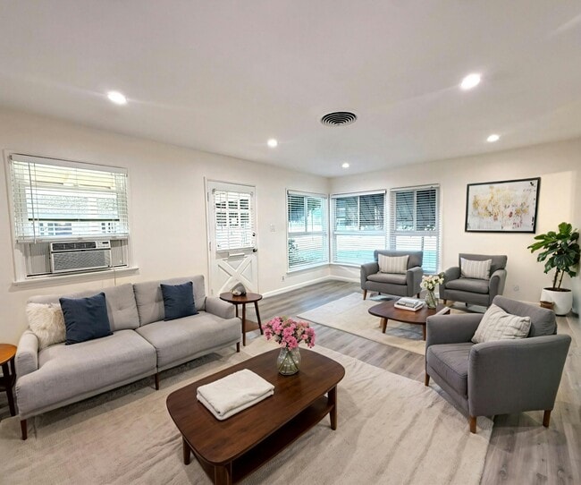 504 N Hollywood Way in Burbank, CA - Building Photo - Building Photo