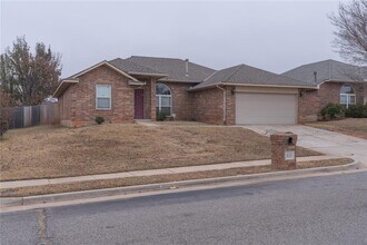 8016 Breezewood Dr in Oklahoma City, OK - Building Photo - Building Photo