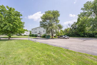 C. J. McLin Sr. Apartments in Dayton, OH - Building Photo - Building Photo