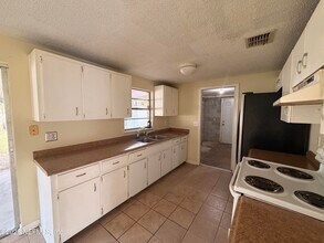 7045 Prellie St in Jacksonville, FL - Building Photo - Building Photo