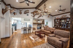2205 Co Rd 122 in Caldwell, TX - Building Photo
