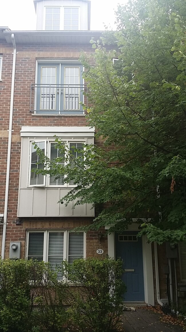 property at 33 Pear Tree Mews