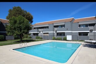 Vintage Square Apartment Homes in Stockton, CA - Foto de edificio - Building Photo