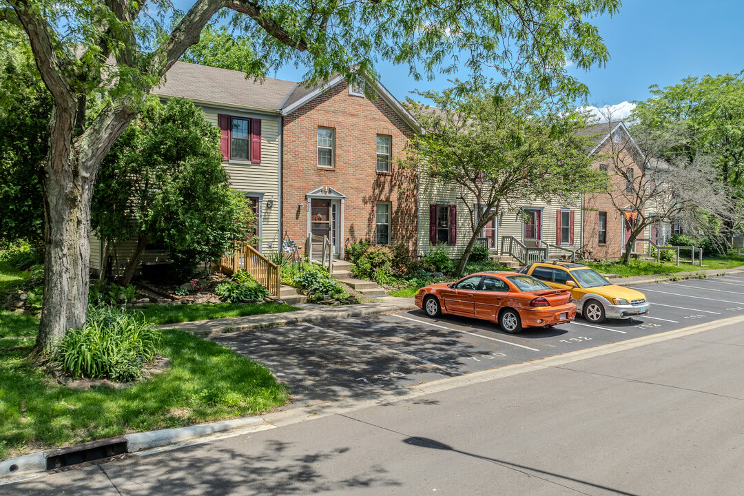 798 Crofton Cir in Reynoldsburg, OH - Building Photo