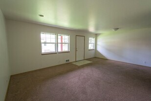 1476-1476 Orchard Alley in Eugene, OR - Building Photo