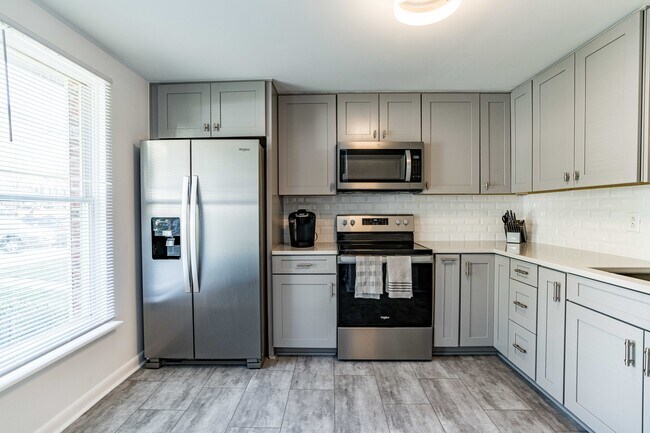 1708 Ithaca Ln in Raleigh, NC - Foto de edificio - Building Photo