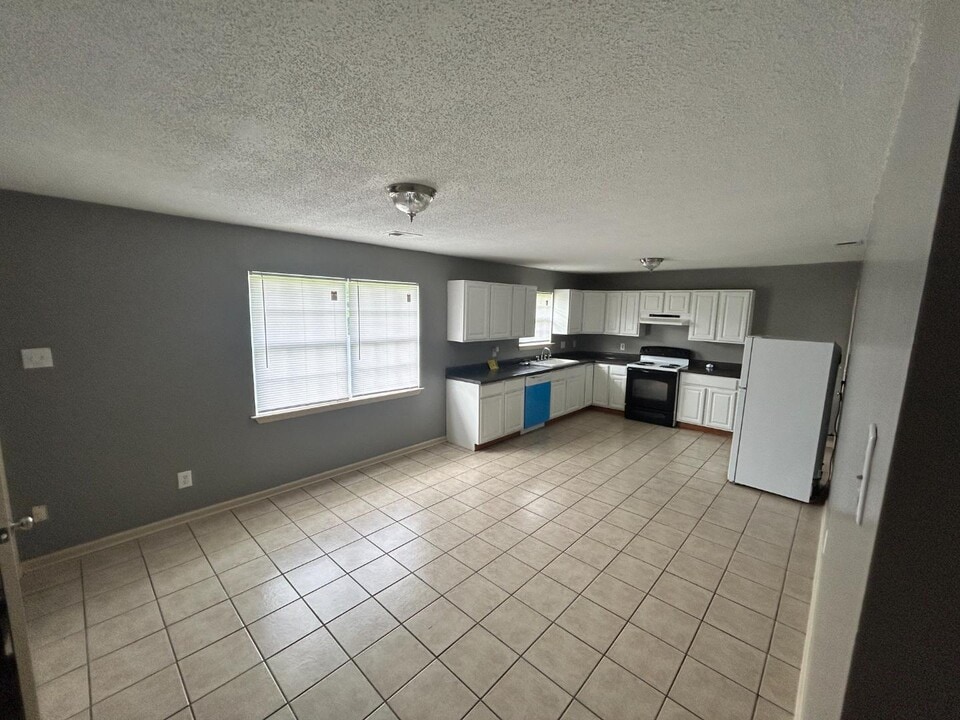 206 Lynn Cir in Pass Christian, MS - Building Photo