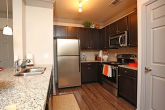 Terraces At Suwanee Gateway in Suwanee, GA - Foto de edificio - Interior Photo