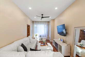 2028 N Hamlin Ave, Unit 2 in Chicago, IL - Building Photo - Building Photo