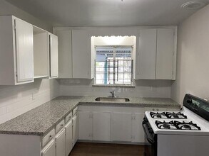 8914 Linda Vista Rd in Houston, TX - Building Photo - Building Photo