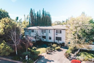 4741 Clybourn Ave in Toluca Lake, CA - Building Photo - Building Photo