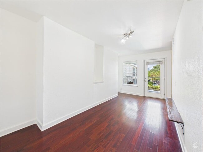 property at 2020 S Congress Ave