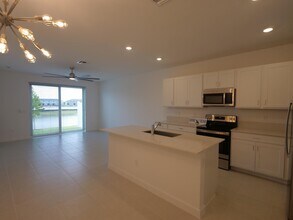 206 SE Woodbark St in Port St. Lucie, FL - Building Photo - Building Photo