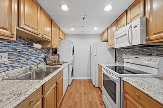 5911 Edsall Rd, Unit 403 in Alexandria, VA - Building Photo - Building Photo