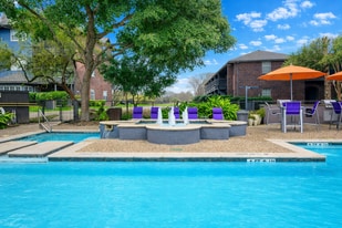 Alon at Castle Hills in San Antonio, TX - Building Photo