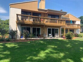 1051 S Highland St in Mount Dora, FL - Building Photo