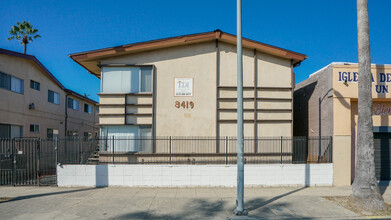 8419-8425 S Western Ave in Los Angeles, CA - Building Photo - Building Photo