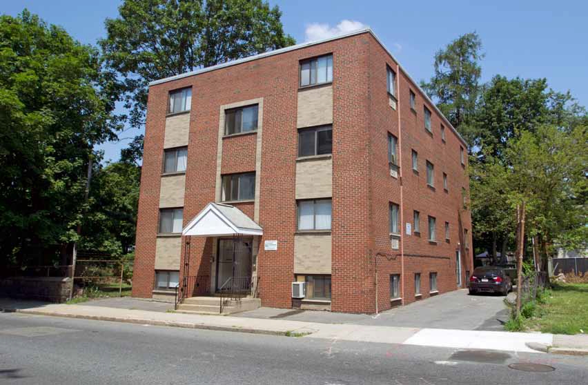 43 River St in Mattapan, MA - Foto de edificio