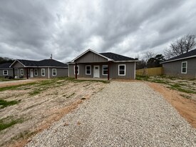 408 S Gibson St in Huntington, TX - Building Photo