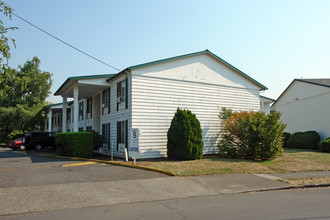 Kenneth Alan Apartments in Portland, OR - Building Photo - Building Photo