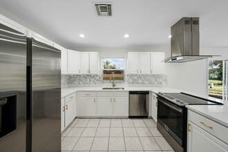 1060 Staghorn St in Wellington, FL - Building Photo - Building Photo