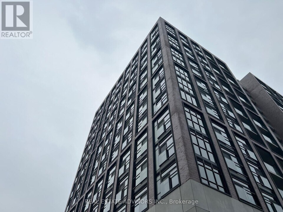 181-181 Sterling Rd in Toronto, ON - Building Photo