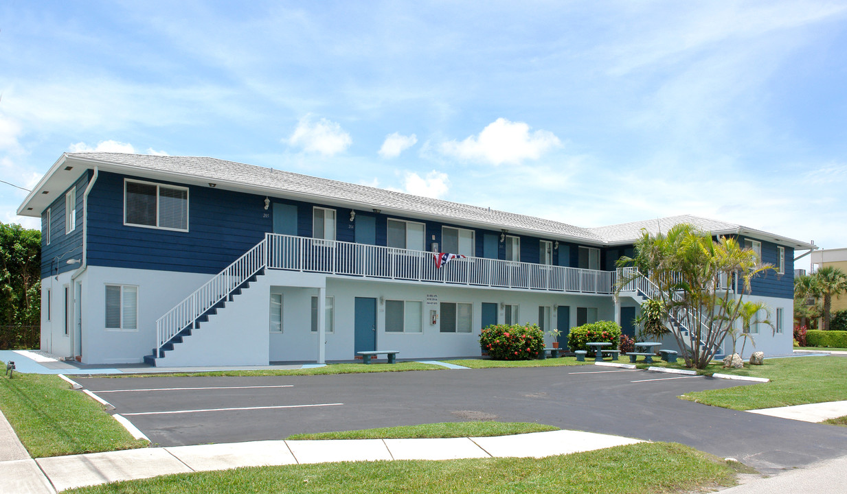 Sea Shell Apartments in Deerfield Beach, FL - Building Photo