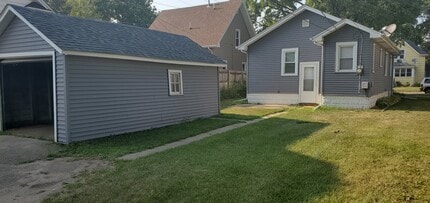 949 Kern St in Waterloo, IA - Building Photo - Building Photo