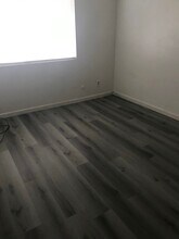 16395 Village Dr in Victorville, CA - Foto de edificio - Building Photo