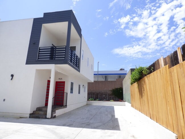property at 1923 Holly Dr