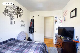 2510 31st Ave in Queens, NY - Building Photo - Building Photo