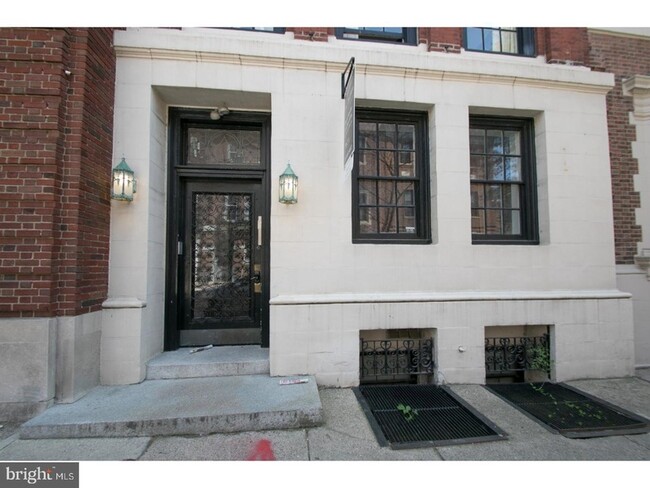 2134 Locust St in Philadelphia, PA - Building Photo - Building Photo