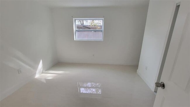 1604 NW 24th Ct in Miami, FL - Foto de edificio - Building Photo