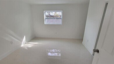 1604 NW 24th Ct in Miami, FL - Building Photo - Building Photo