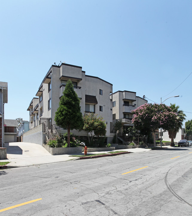 1905 Scott Rd in Burbank, CA - Building Photo