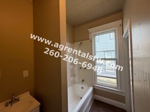 911 W Creighton Ave in Fort Wayne, IN - Building Photo - Building Photo