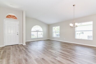 8217 Water Tower Dr in Tampa, FL - Building Photo - Building Photo