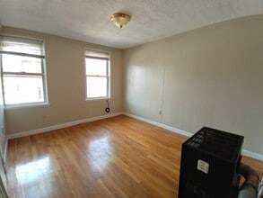 18 Parmenter St, Unit 1 in Boston, MA - Building Photo - Building Photo