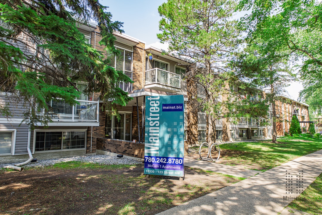 McCam 1 Apartments in Edmonton, AB - Building Photo