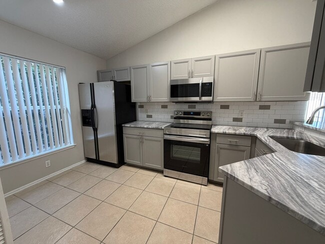 2470 Parsons Pond Cir in Kissimmee, FL - Building Photo - Building Photo