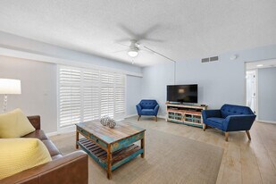 5200 Ocean Beach Blvd in Cocoa Beach, FL - Building Photo