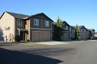 680-692 Stacy Ln in Molalla, OR - Foto de edificio - Building Photo