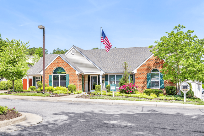 Genito Glen Apartments in Midlothian, VA - Building Photo - Building Photo