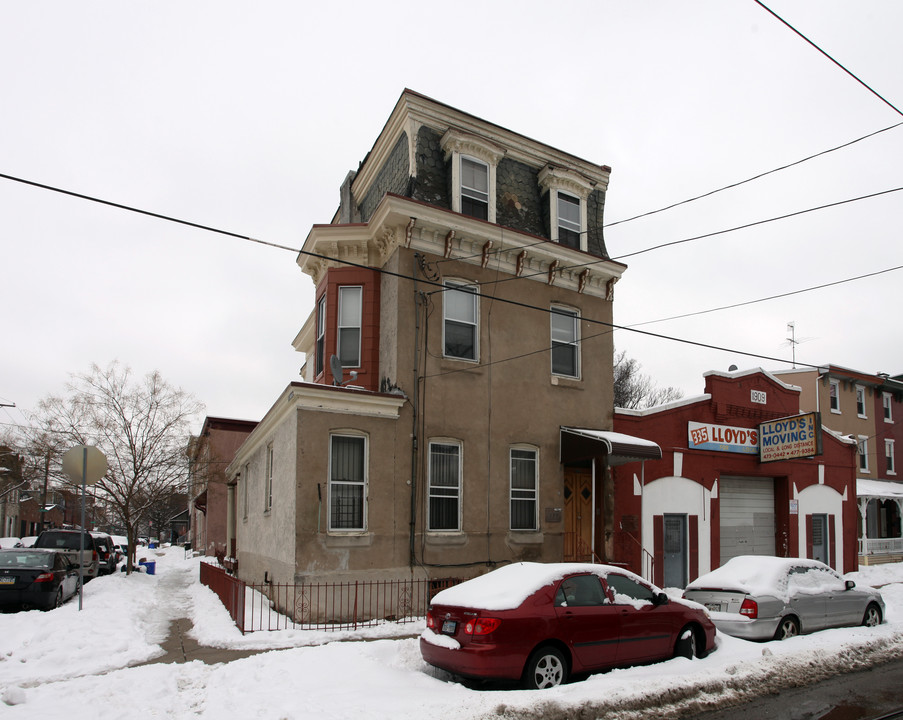 339 N 40th St in Philadelphia, PA - Building Photo