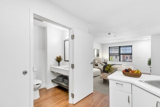 22711 Oakcrest Cir in Yorba Linda, CA - Foto de edificio - Building Photo