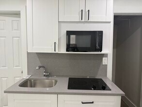 2500 Franklin Dr, Unit Private Studio in Fort Lauderdale, FL - Foto de edificio - Building Photo