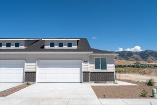 876 S 340 E in Smithfield, UT - Building Photo